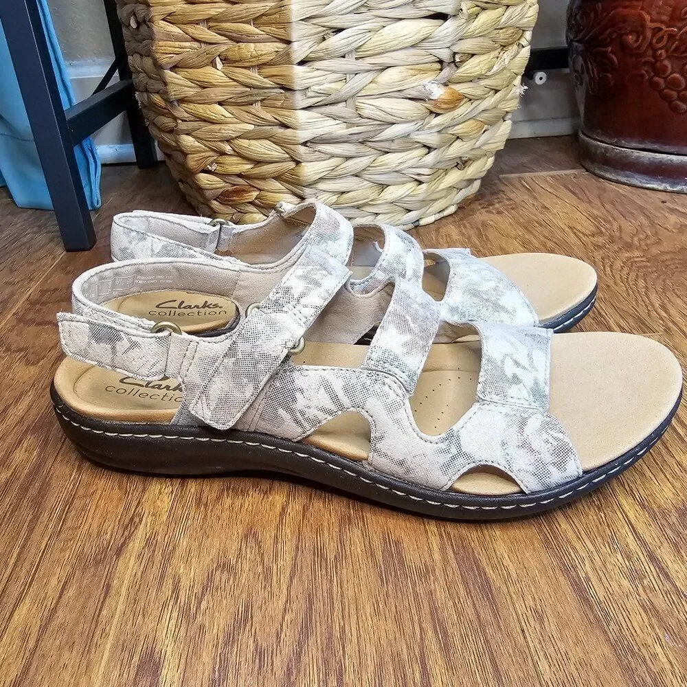 NIB Women’s Clarks Laurieann Style Sand Size 7 Sandals Floral Metallic Comfort - Picture 3 of 12